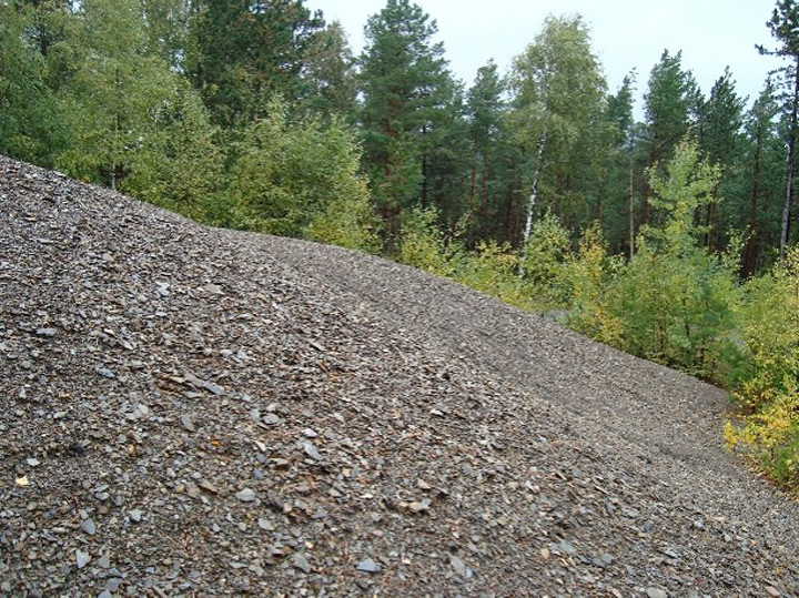 Die Oberflächen der Halden lassen weder Rückschlüsse auf die Wertstoffgehalte noch auf das Gefährdungspotenzial zu.