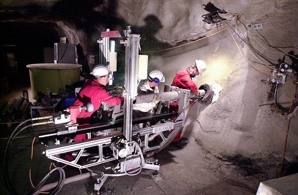 In-situ Spannungsmessungen im Felslabor Mont Terri (Schweiz) mit der von BGR entwickelten Überbohrmethode.