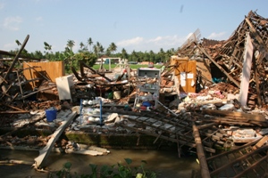 Abb.1: Durch Erdbeben zerstörte Gebäude in Bantul/Indonesien
