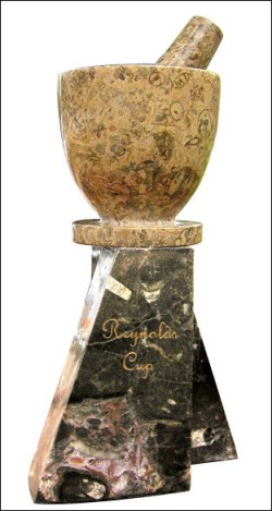 Abb.1: Der Wanderpokal „Reynolds Cup“