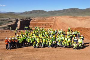 Teilnehmer der 8. Rekultivierungs- und Mine Closure Konferenz 2013 in Zaamar, Zentralmongolei